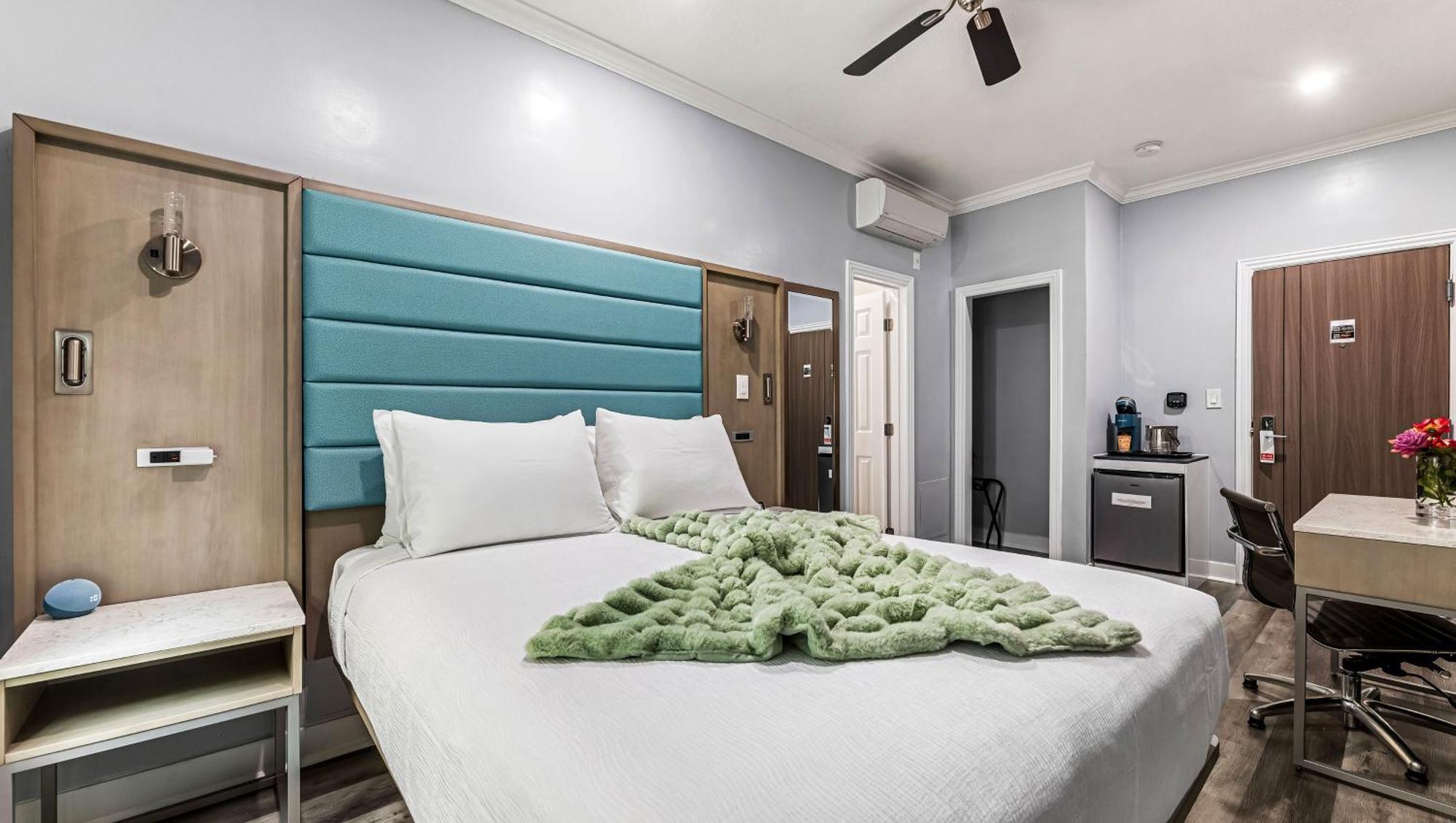 Lumea By The Sea Hotel Long Beach Bagian luar foto